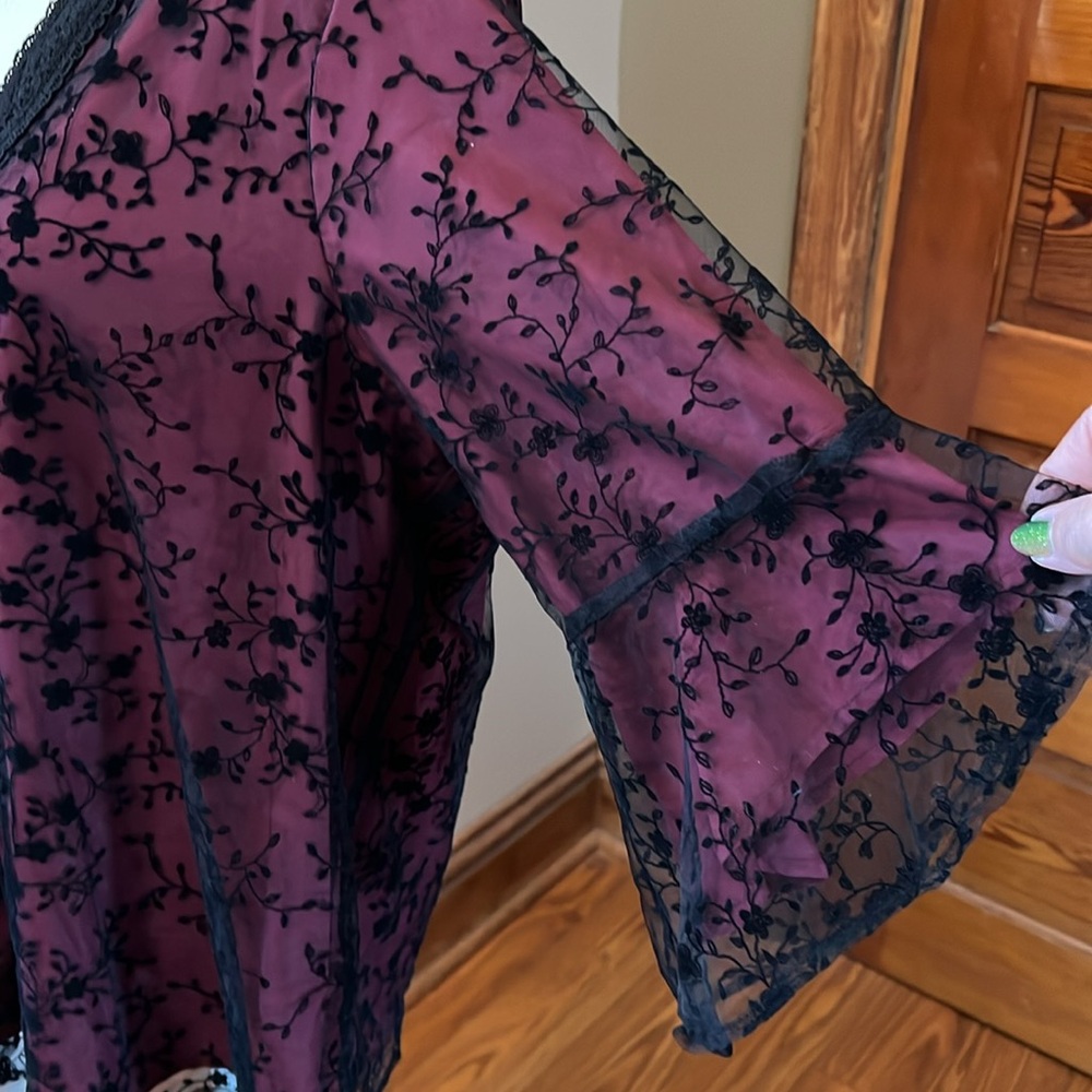BloomChic Top Size L 14-16 Bell Sleeves Wine with Sheer Black Lace NWT - Picture 4 of 6